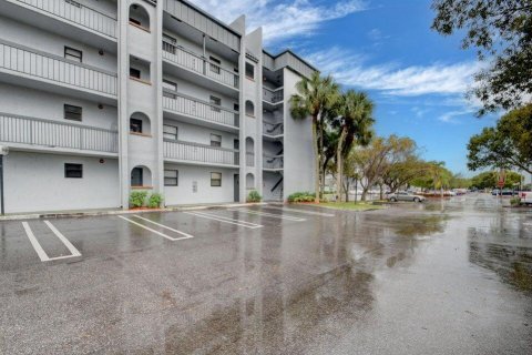 Condo in West Palm Beach, Florida, 2 bedrooms № 2183971 - photo 15