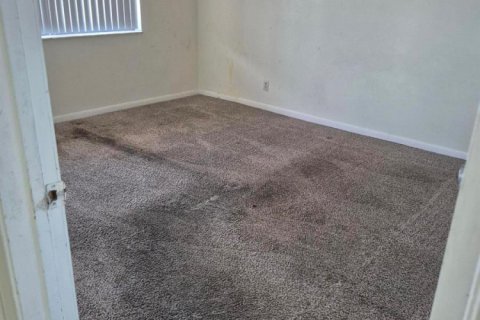 Condo in West Palm Beach, Florida, 2 bedrooms № 2183971 - photo 9