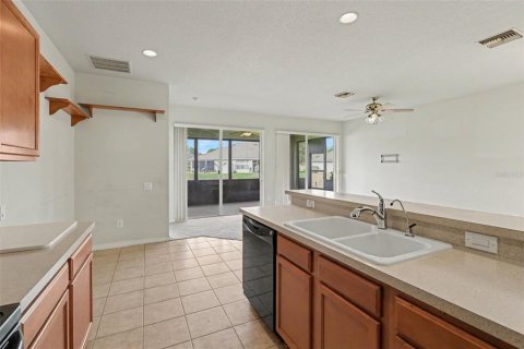 House in Hudson, Florida 2 bedrooms, 141.58 sq.m. № 2196282 - photo 9