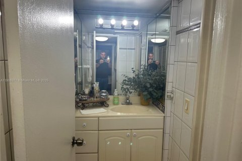 Купить кондоминиум в Майами, Флорида 1 спальня, 70.42м2, № 1956899 - фото 22