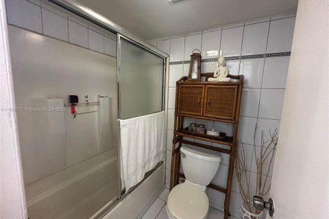 Купить кондоминиум в Майами, Флорида 1 спальня, 70.42м2, № 1956899 - фото 24