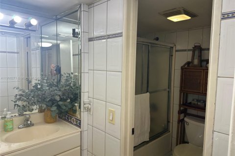 Купить кондоминиум в Майами, Флорида 1 спальня, 70.42м2, № 1956899 - фото 8