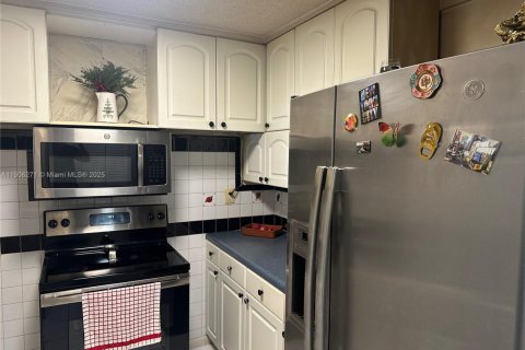 Купить кондоминиум в Майами, Флорида 1 спальня, 70.42м2, № 1956899 - фото 16