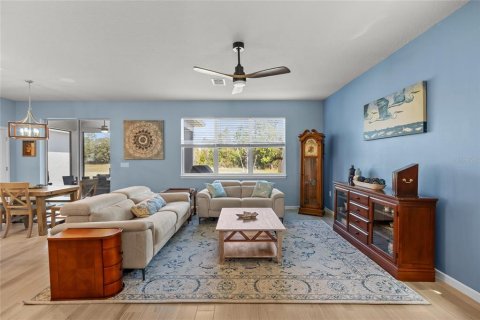 House in Clermont, Florida 4 bedrooms, 205.13 sq.m. № 1526795 - photo 7
