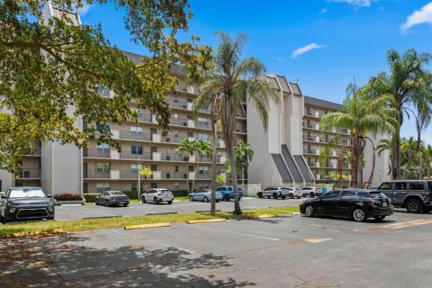Condo in Davie, Florida, 2 bedrooms № 2246555 - photo 3
