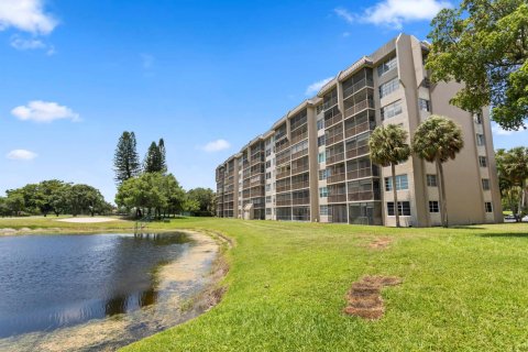 Condo in Davie, Florida, 2 bedrooms № 2246555 - photo 24