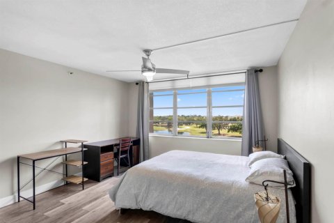 Condo in Davie, Florida, 2 bedrooms № 2246555 - photo 13
