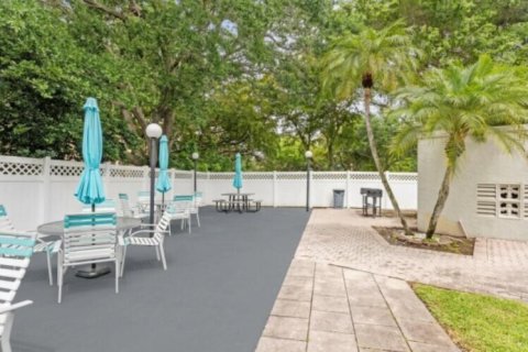 Condo in Davie, Florida, 2 bedrooms № 2246555 - photo 27