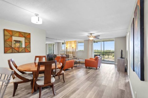 Condo in Davie, Florida, 2 bedrooms № 2246555 - photo 6