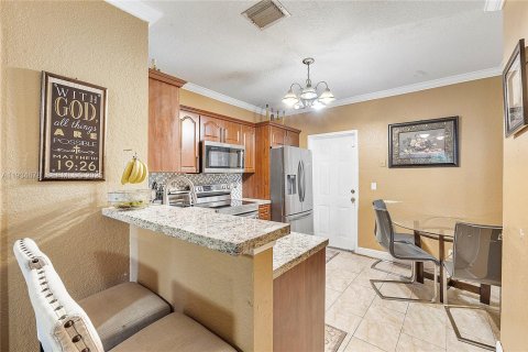 Touwnhouse à vendre à Tamarac, Floride: 3 chambres, 130.43 m2 № 2000161 - photo 11