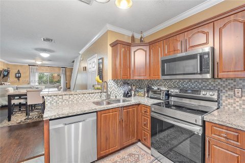 Touwnhouse à vendre à Tamarac, Floride: 3 chambres, 130.43 m2 № 2000161 - photo 12