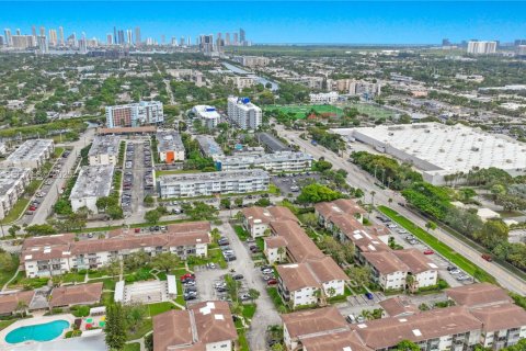 Condo in Miami, Florida, 1 bedroom № 1990056 - photo 26
