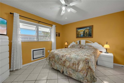 Condo in Miami, Florida, 1 bedroom № 1990056 - photo 9
