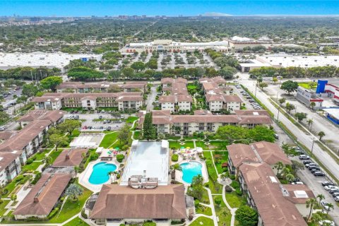 Condo in Miami, Florida, 1 bedroom № 1990056 - photo 1