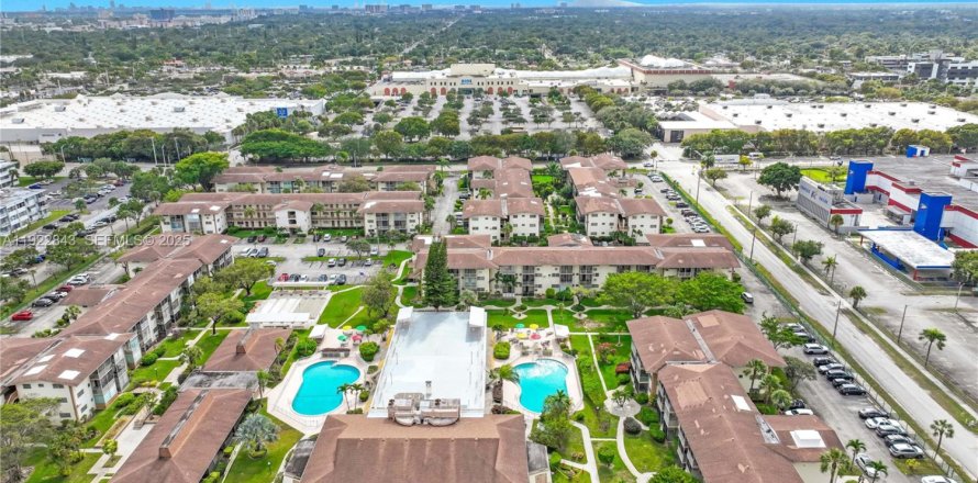 Condo in Miami, Florida, 1 bedroom № 1990056