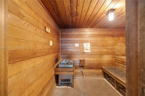 Condo in Miami, Florida, 1 bedroom № 1990056 - photo 24