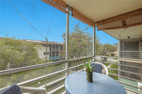 Condo in Miami, Florida, 1 bedroom № 1990056 - photo 15