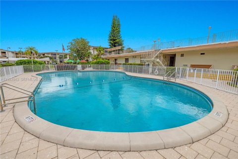 Condo in Miami, Florida, 1 bedroom № 1990056 - photo 21