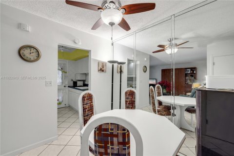 Condo in Miami, Florida, 1 bedroom № 1990056 - photo 7