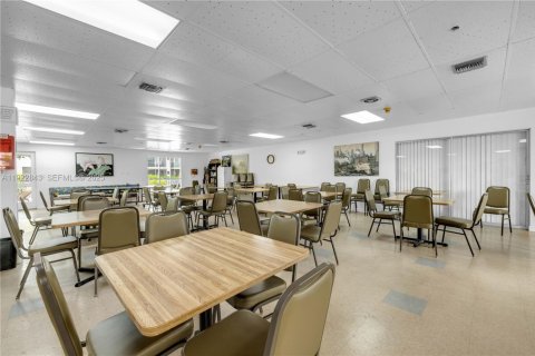 Condo in Miami, Florida, 1 bedroom № 1990056 - photo 23