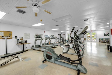 Condo in Miami, Florida, 1 bedroom № 1990056 - photo 22