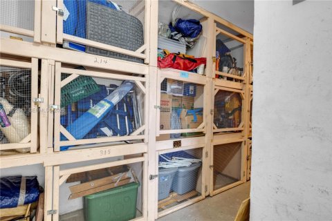 Condo in Miami, Florida, 1 bedroom № 1990056 - photo 17