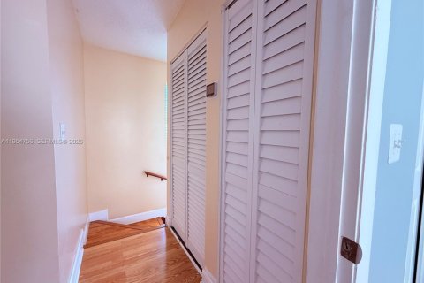 Touwnhouse à louer à Miami, Floride: 3 chambres, 158.12 m2 № 2009266 - photo 16