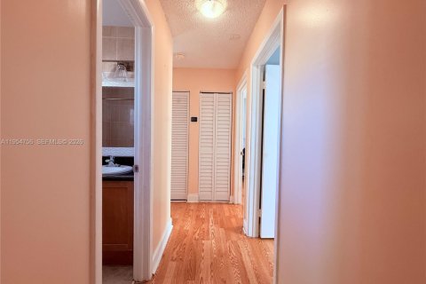 Touwnhouse à louer à Miami, Floride: 3 chambres, 158.12 m2 № 2009266 - photo 28