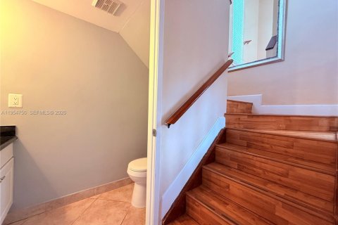 Touwnhouse à louer à Miami, Floride: 3 chambres, 158.12 m2 № 2009266 - photo 10