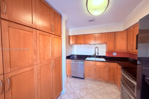 Touwnhouse à louer à Miami, Floride: 3 chambres, 158.12 m2 № 2009266 - photo 6