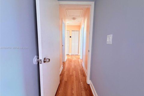 Touwnhouse à louer à Miami, Floride: 3 chambres, 158.12 m2 № 2009266 - photo 27