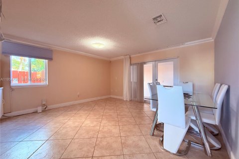 Touwnhouse à louer à Miami, Floride: 3 chambres, 158.12 m2 № 2009266 - photo 7