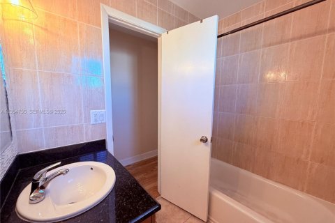 Touwnhouse à louer à Miami, Floride: 3 chambres, 158.12 m2 № 2009266 - photo 30