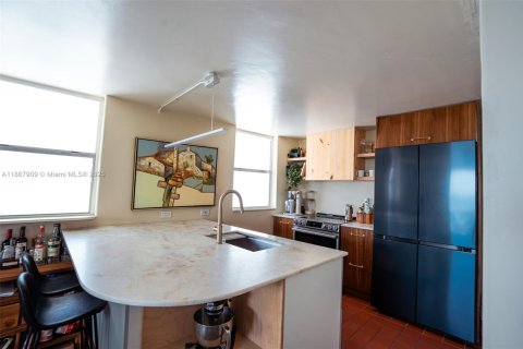 Condo in North Bay Village, Florida, 2 bedrooms  № 1943445 - photo 9