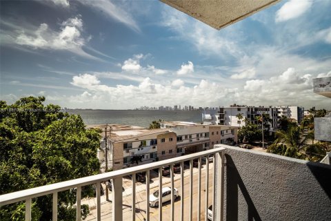 Condo in North Bay Village, Florida, 2 bedrooms  № 1943445 - photo 7