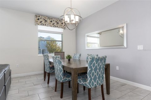 House in Davenport, Florida 5 bedrooms, 286.23 sq.m. № 1537591 - photo 5