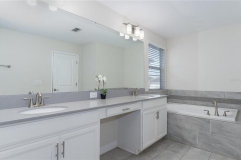 House in Davenport, Florida 5 bedrooms, 286.23 sq.m. № 1537591 - photo 10