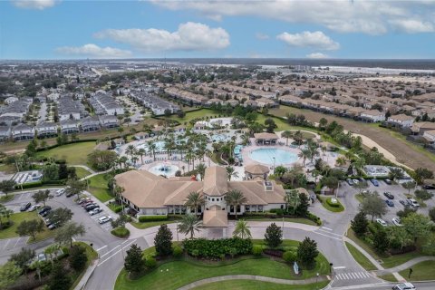 House in Davenport, Florida 5 bedrooms, 286.23 sq.m. № 1537591 - photo 23