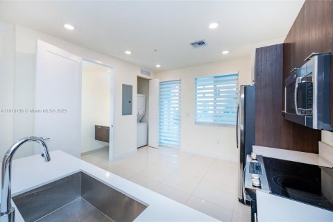 Condo in Doral, Florida, 3 bedrooms in LANDMARK  № 2082615 - photo 7
