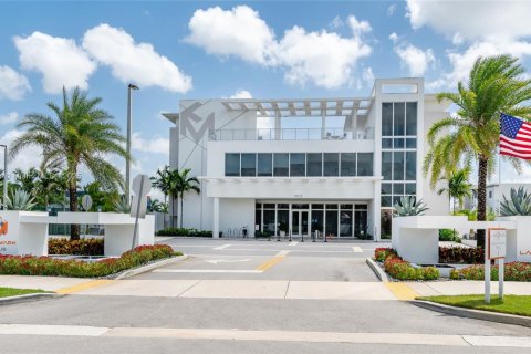 Condo in Doral, Florida, 3 bedrooms in LANDMARK  № 2082615 - photo 22