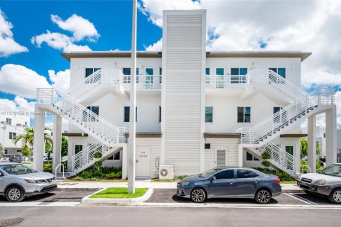 Condo in Doral, Florida, 3 bedrooms in LANDMARK № 2082615
