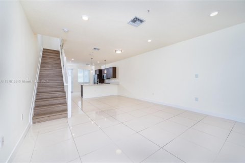 Condo in Doral, Florida, 3 bedrooms in LANDMARK  № 2082615 - photo 13