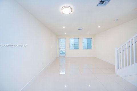 Condo in Doral, Florida, 3 bedrooms in LANDMARK  № 2082615 - photo 11