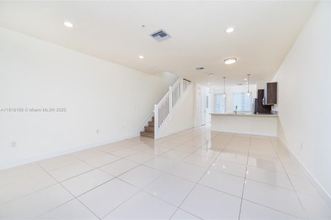 Condo in Doral, Florida, 3 bedrooms in LANDMARK  № 2082615 - photo 12