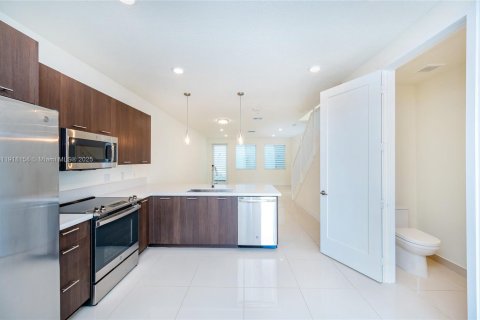 Condo in Doral, Florida, 3 bedrooms in LANDMARK  № 2082615 - photo 8