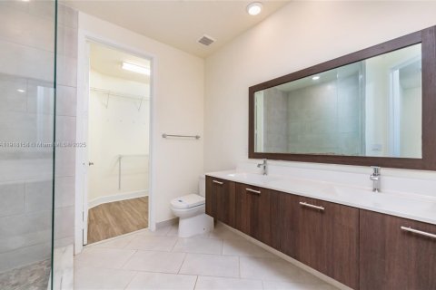 Condo in Doral, Florida, 3 bedrooms in LANDMARK  № 2082615 - photo 16