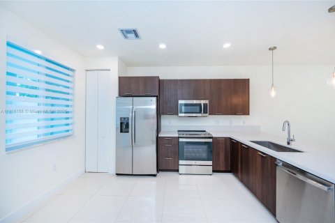 Condo in Doral, Florida, 3 bedrooms in LANDMARK  № 2082615 - photo 6