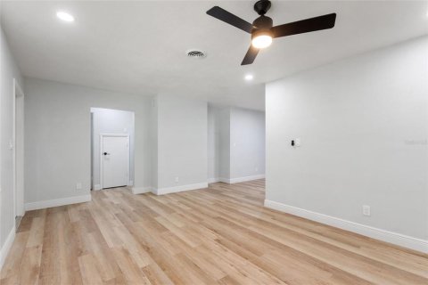 Villa ou maison à louer à Saint Petersburg, Floride: 3 chambres, 114.27 m2 № 2407045 - photo 11