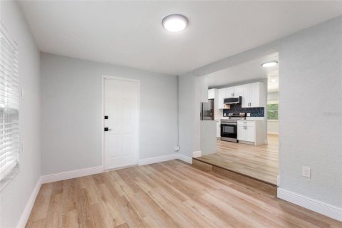 Villa ou maison à louer à Saint Petersburg, Floride: 3 chambres, 114.27 m2 № 2407045 - photo 8