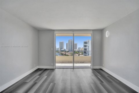Condominio en venta en Hallandale Beach, Florida, 1 dormitorio, 76.92 m2 № 1854956 - foto 17